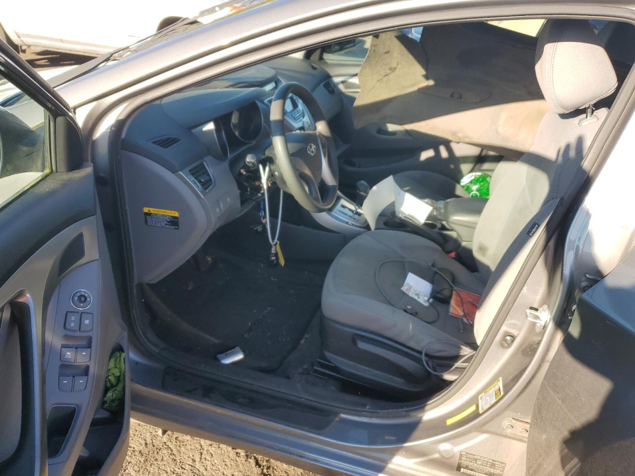 2012 Hyundai Elantra - Image 8