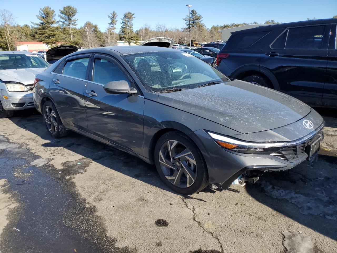 2024 Hyundai Elantra - Image 4