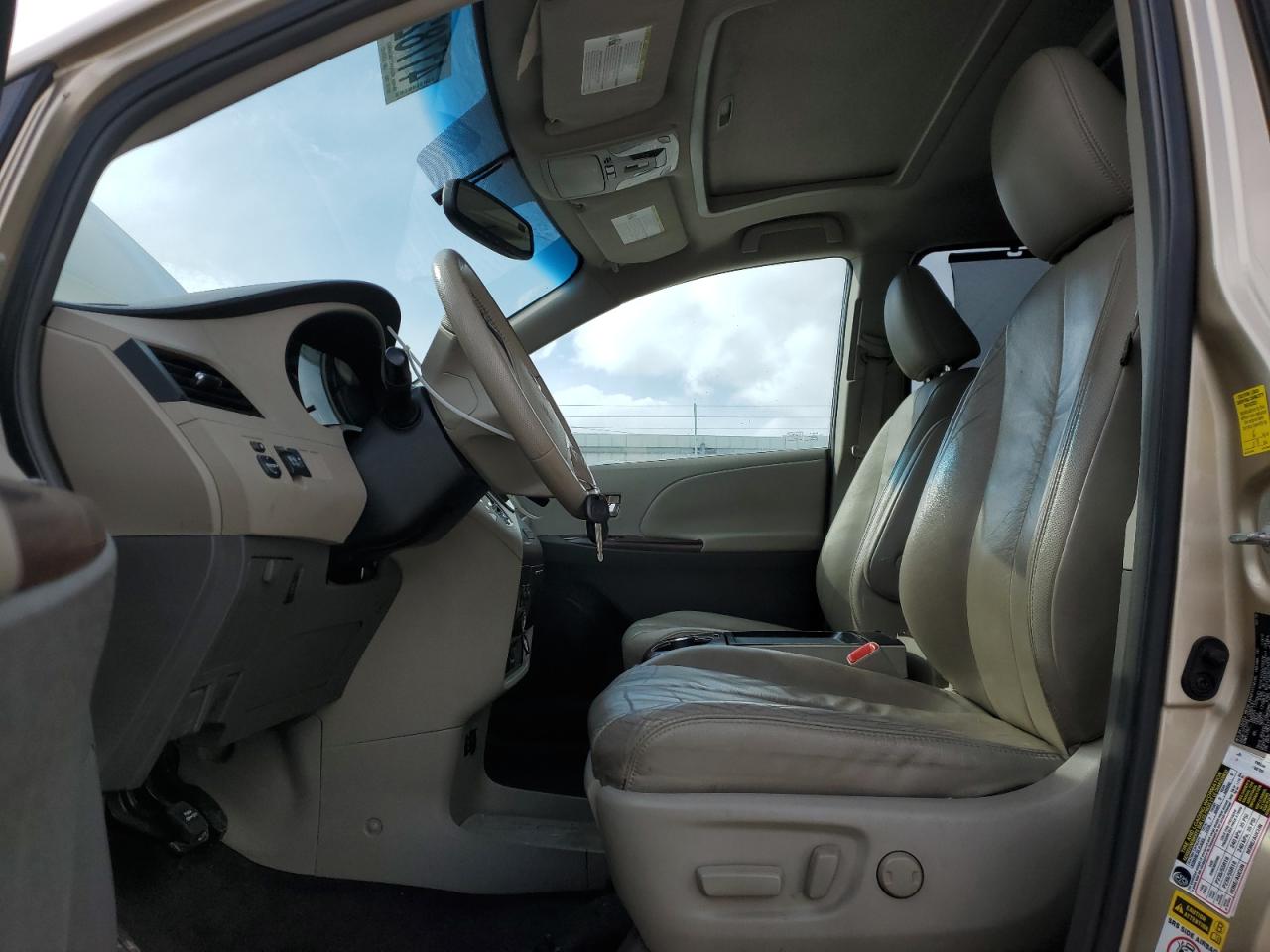 2011 Toyota Sienna - Image 7