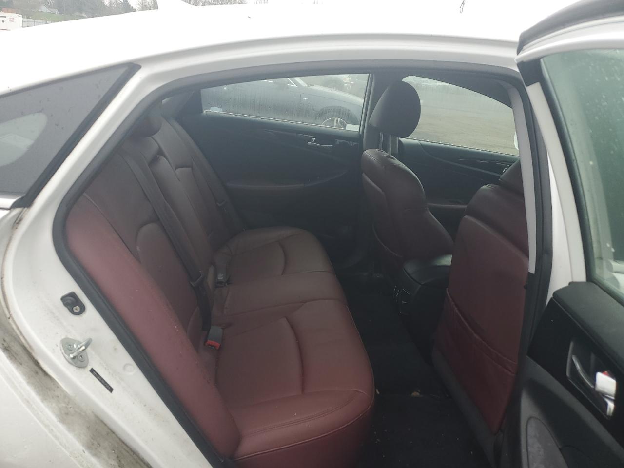 2011 Hyundai Sonata - Image 10