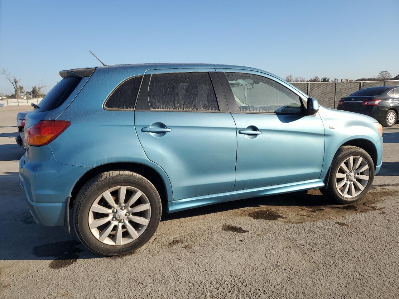 2011 Mitsubishi Outlander - Image 3