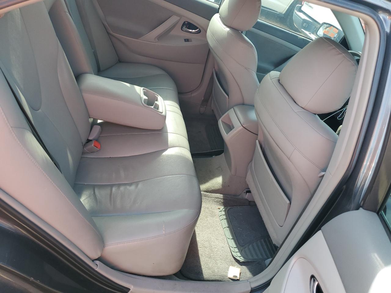 2011 Toyota Camry - Image 10