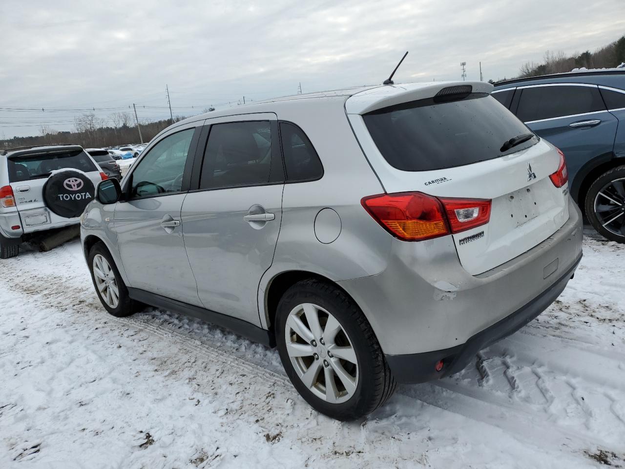 VIN 4A4AR3AU2DE003027 2013 MITSUBISHI OUTLANDER no.2