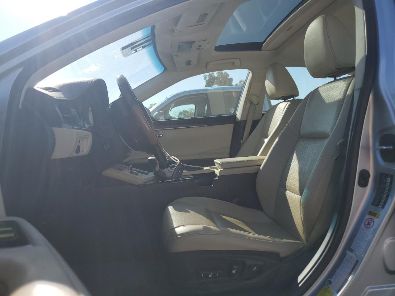 2016 Lexus ES - Image 7