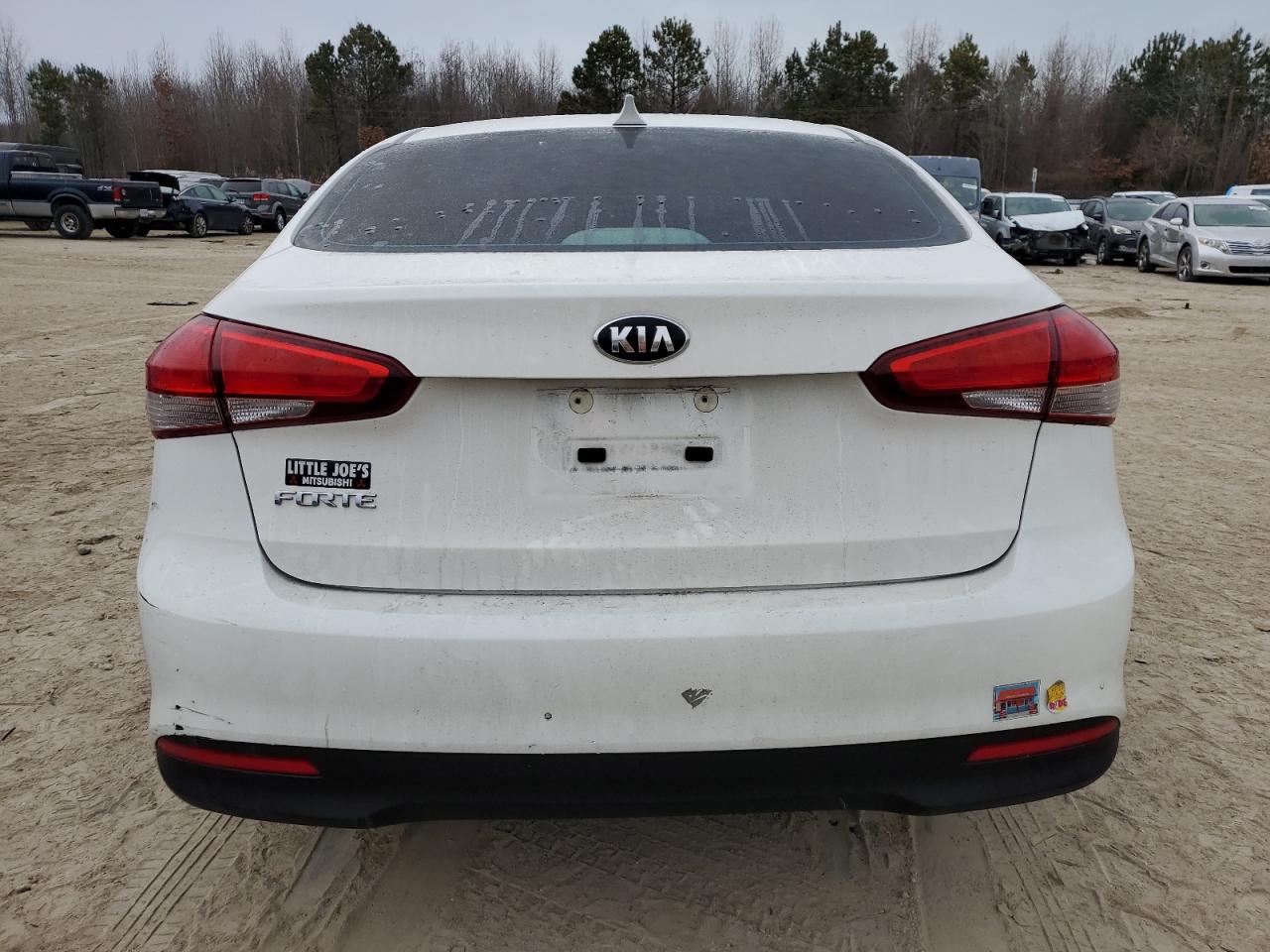 2017 Kia Forte - Image 6
