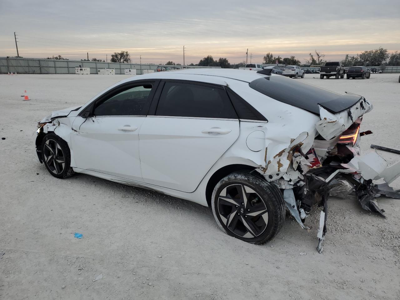 2021 Hyundai Elantra - Image 2