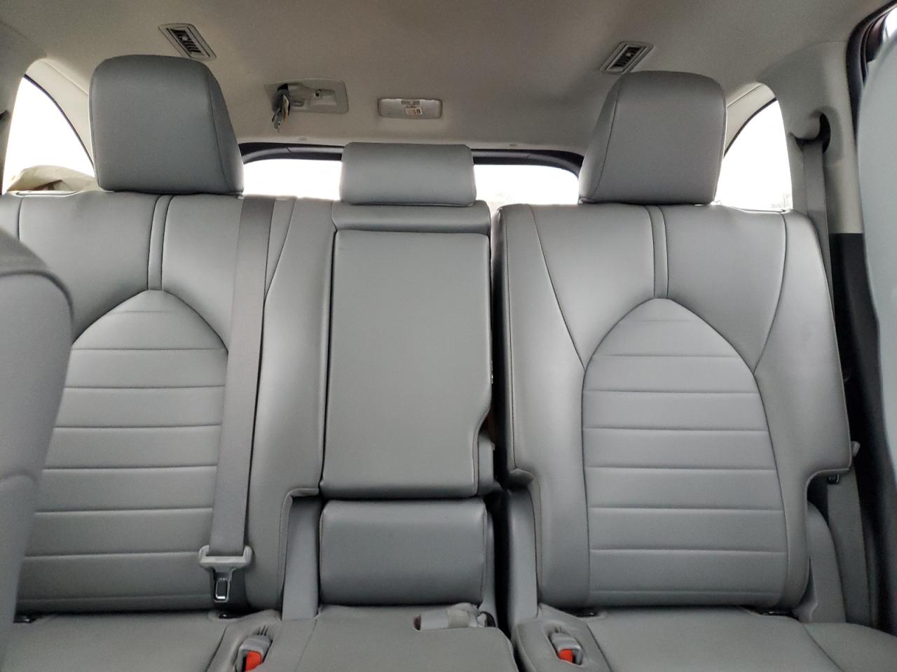 2022 Toyota Highlander - Image 10