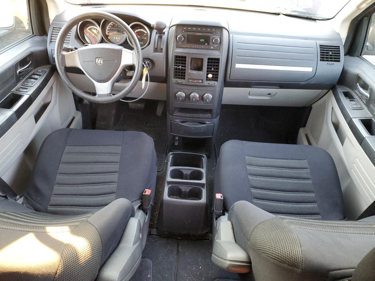 2009 Dodge Caravan - Image 8