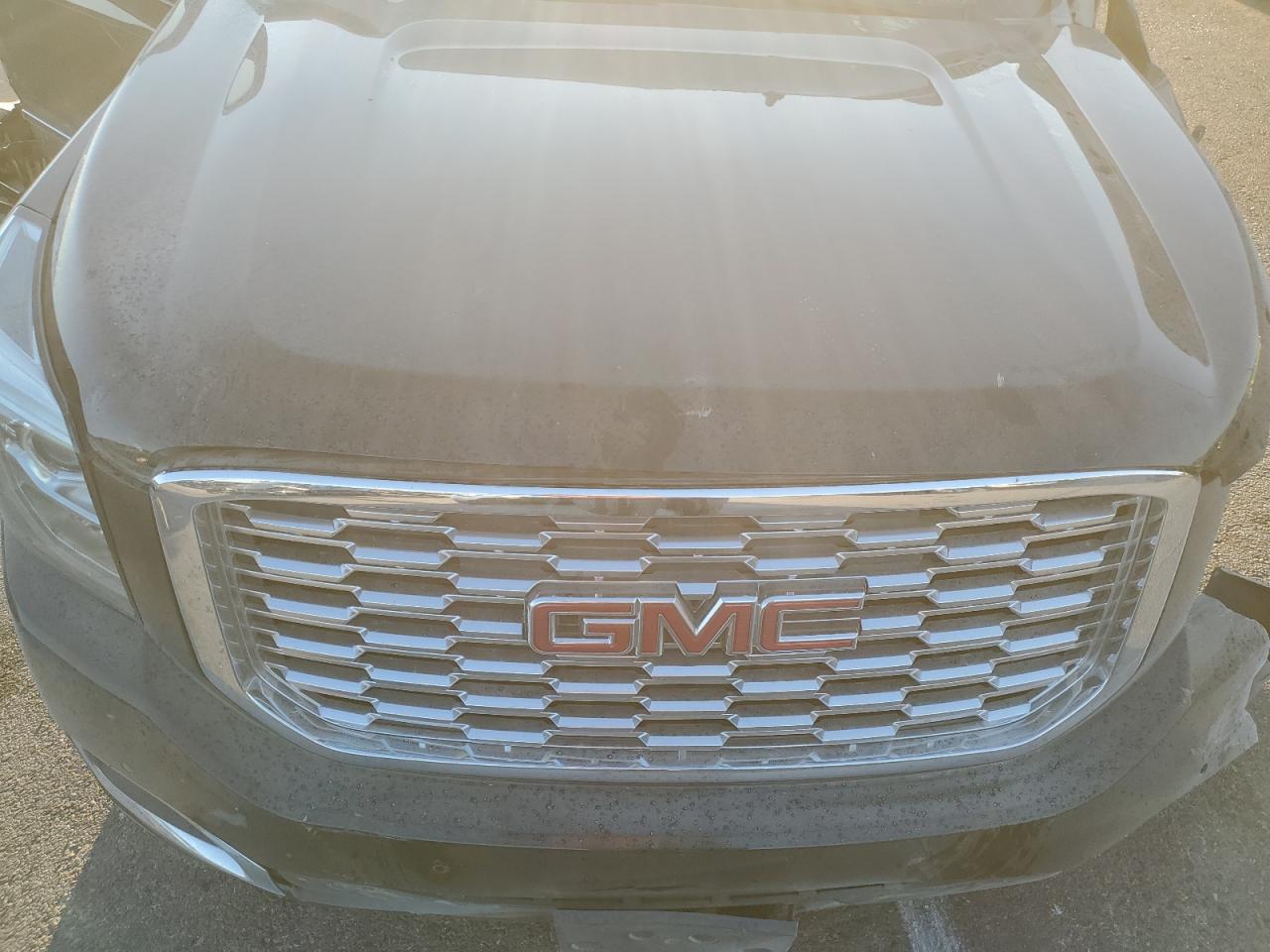 2020 GMC Yukon - Image 12