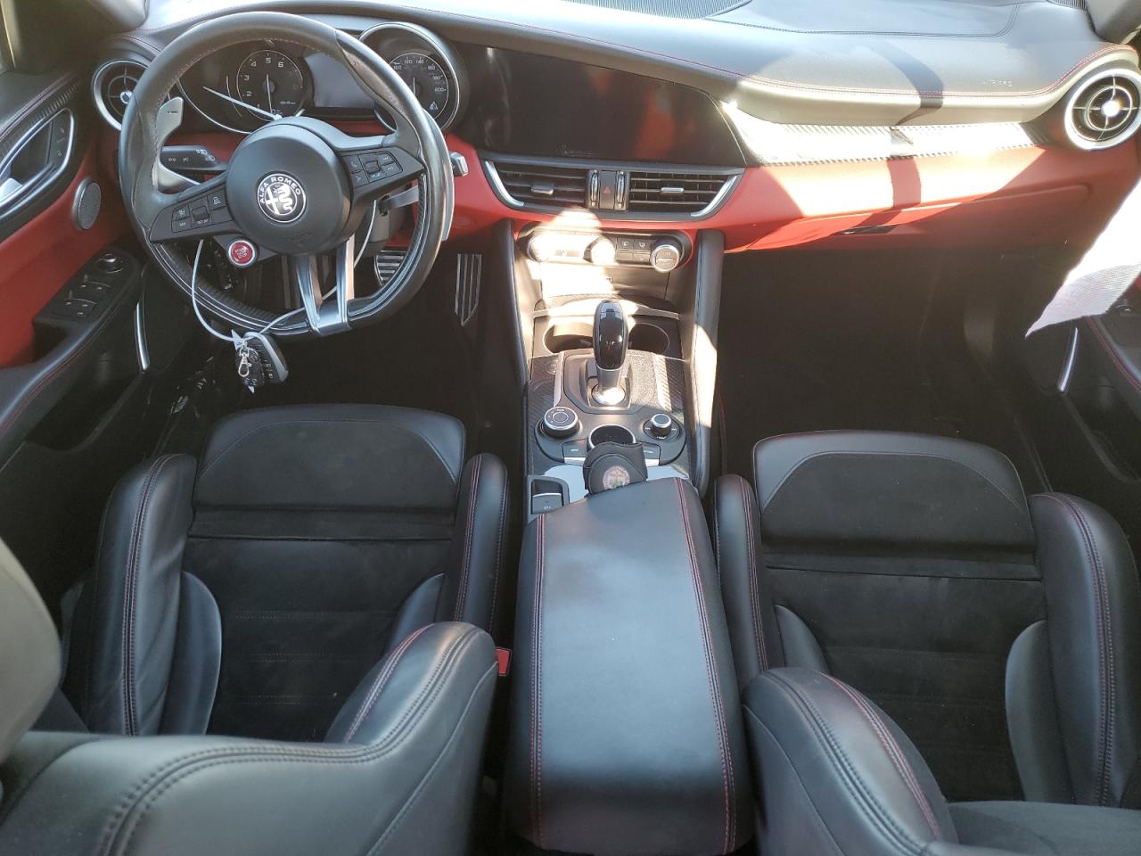 2019 Alfa Romeo Giulia - Image 8