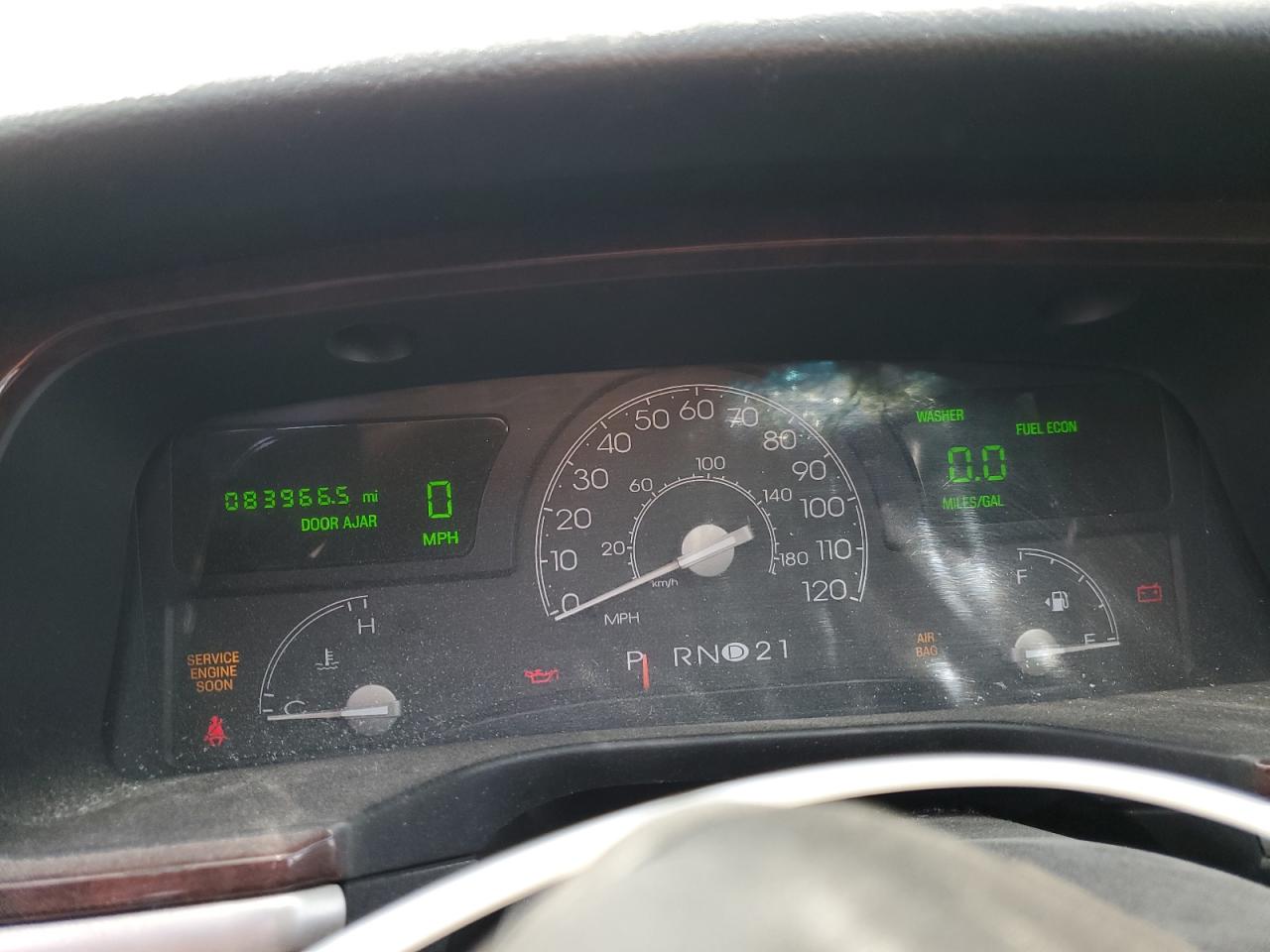 2005 Lincoln Town Car - Image 9