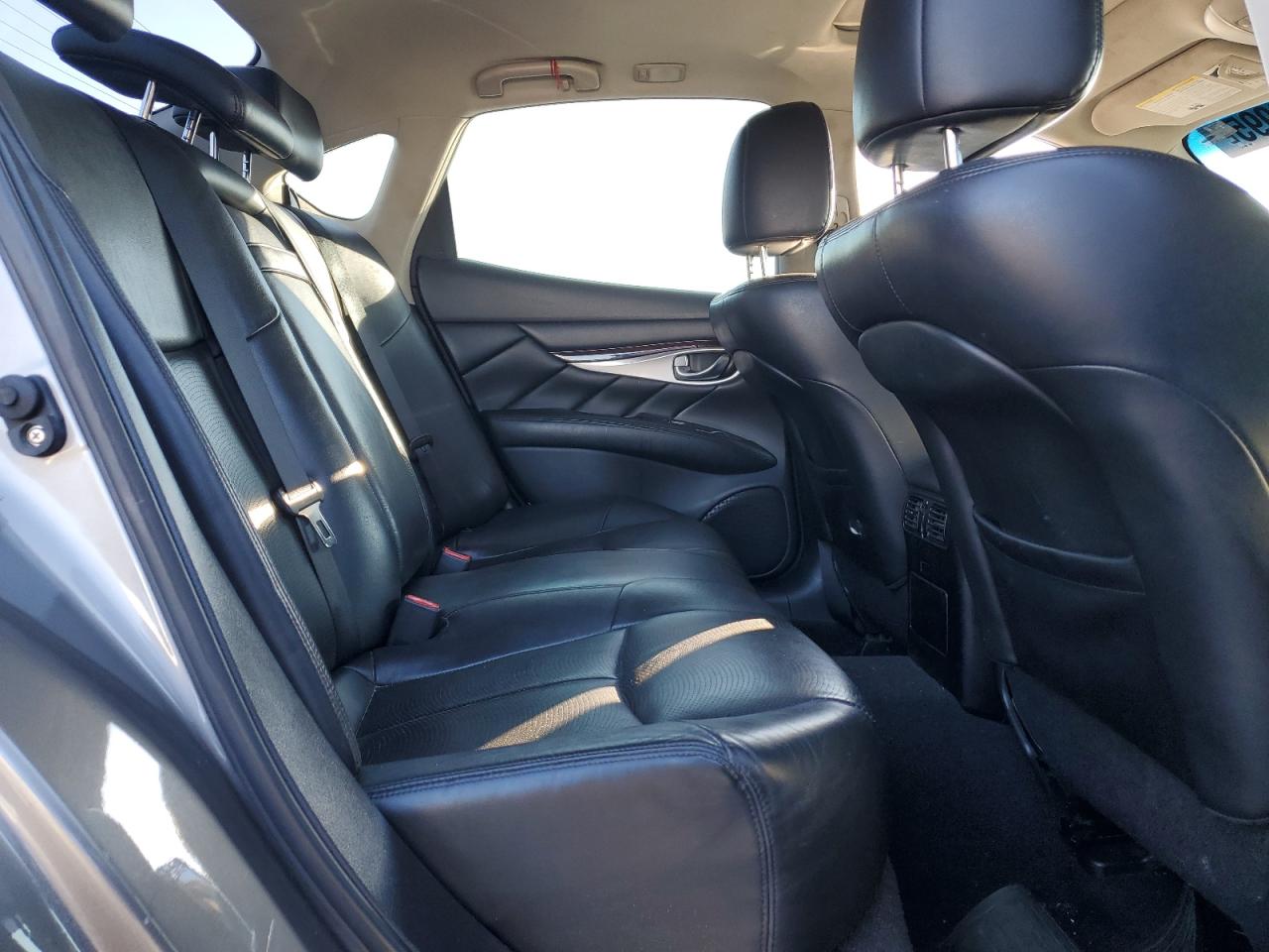 2013 Infiniti M - Image 10
