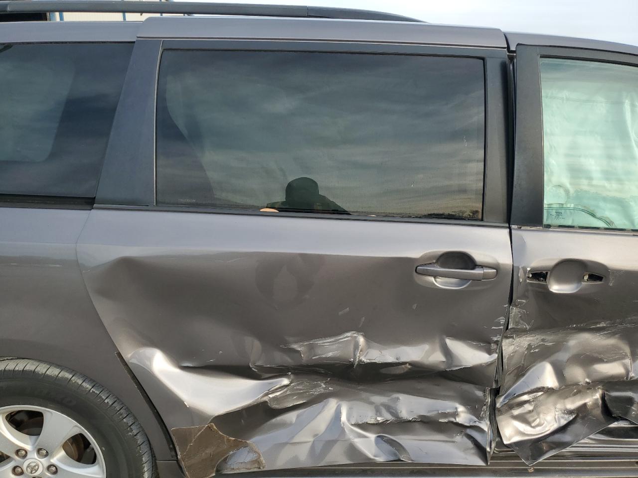 2011 Toyota Sienna - Image 11