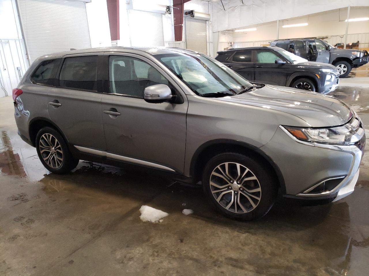 2018 Mitsubishi Outlander - Image 4