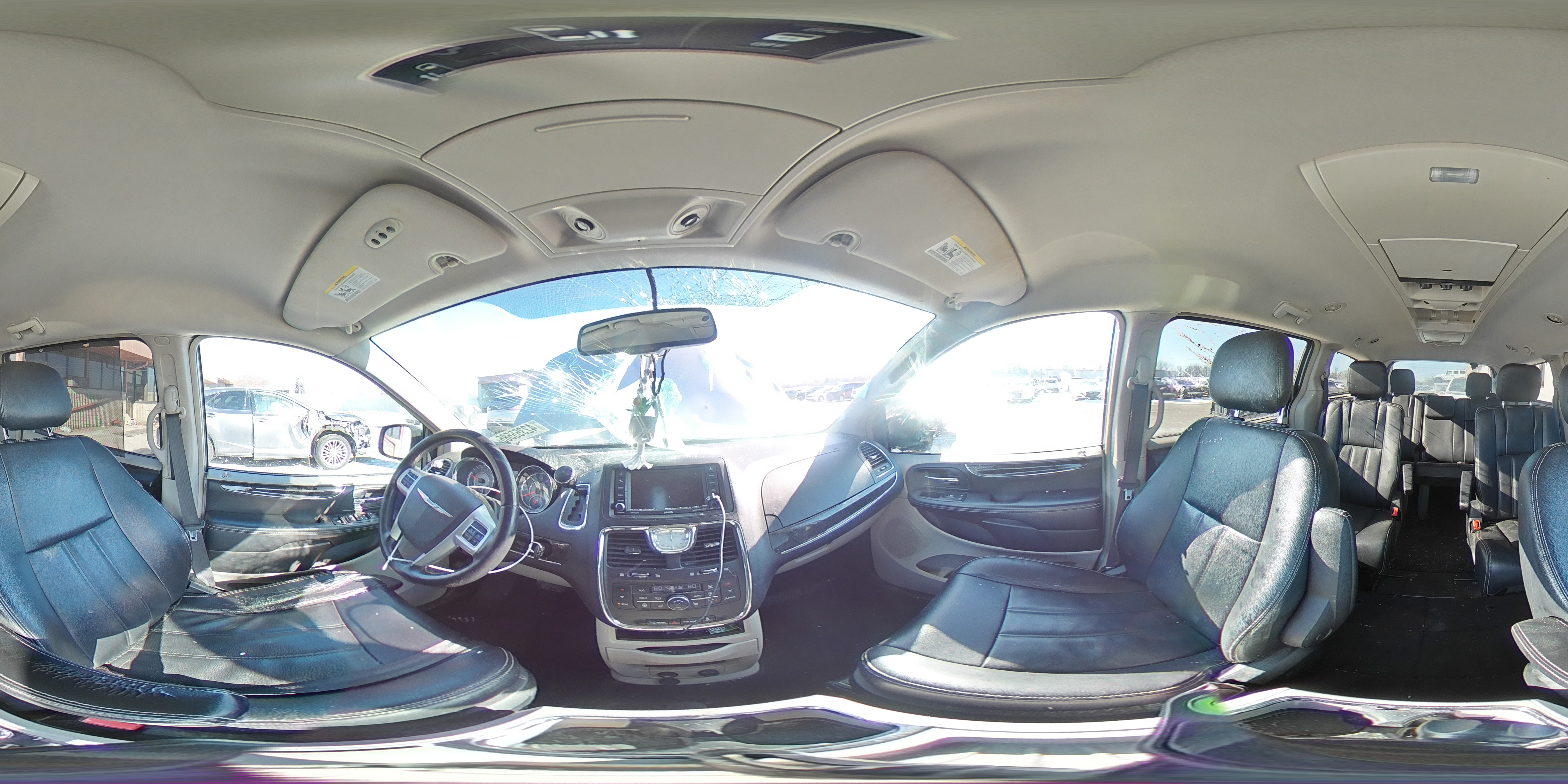 2014 Chrysler Town & Country - Image 13