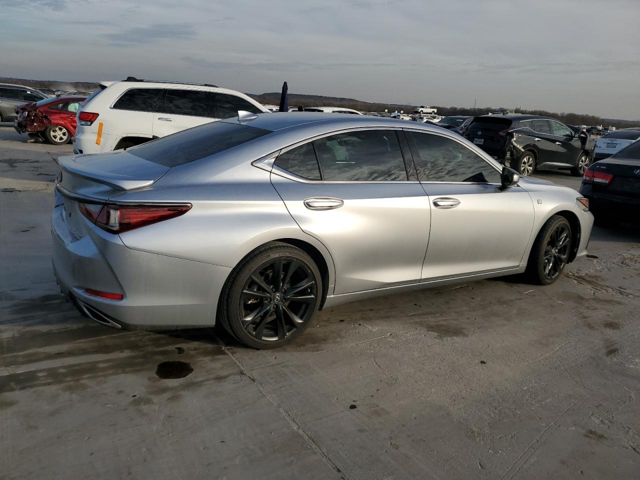 2022 Lexus ES - Image 3