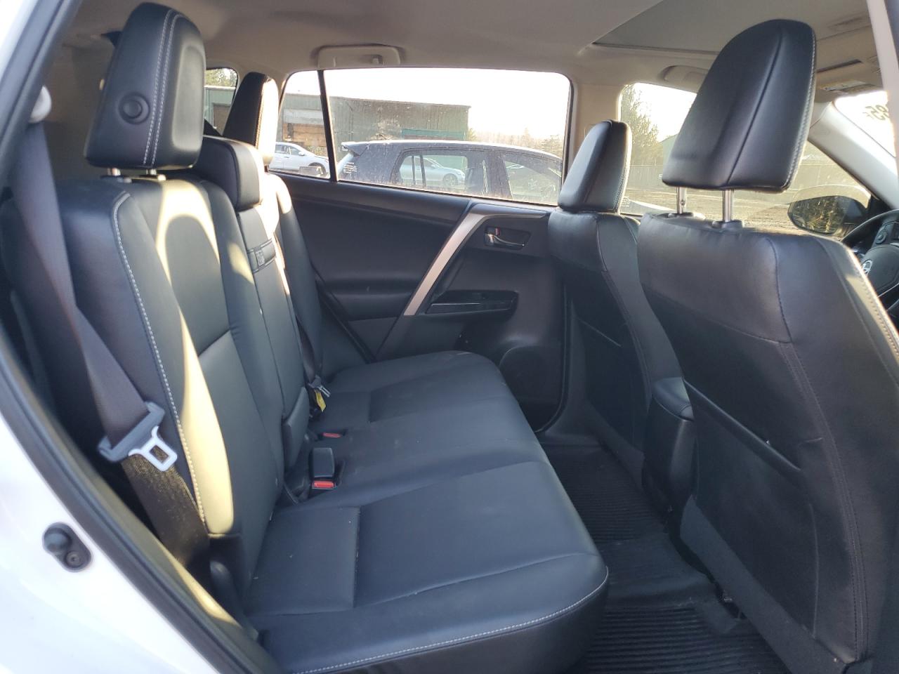 2017 Toyota RAV 4 - Image 11