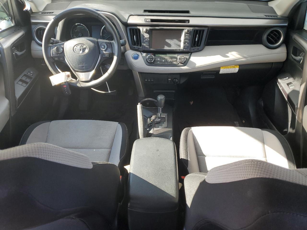 2016 Toyota RAV 4 - Image 8