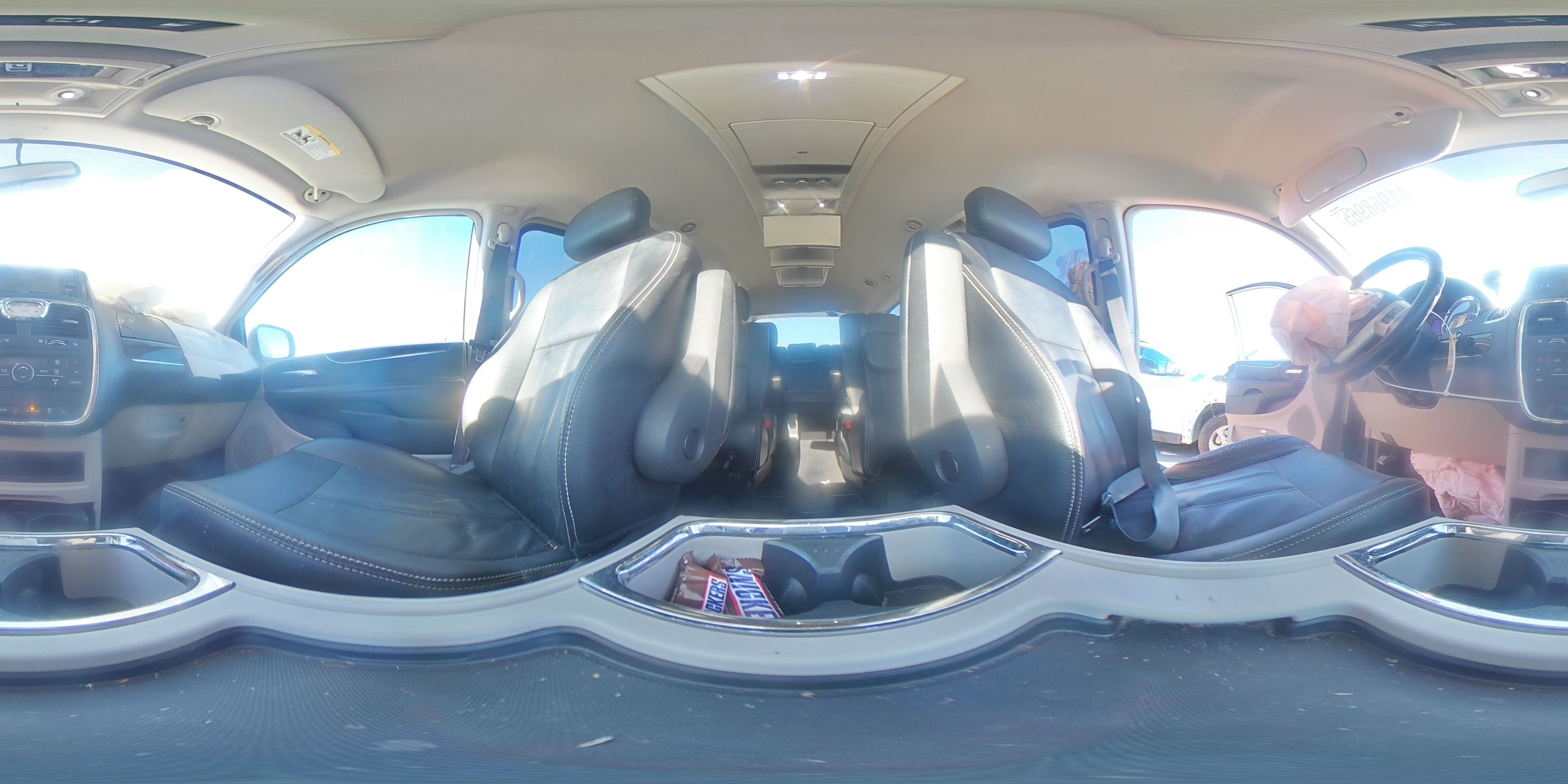 2016 Chrysler Town & Country - Image 13