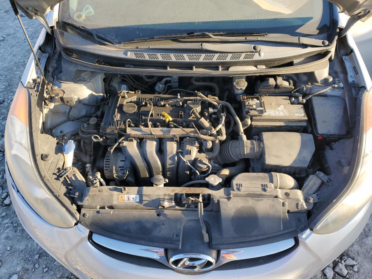 2013 Hyundai Elantra - Image 11
