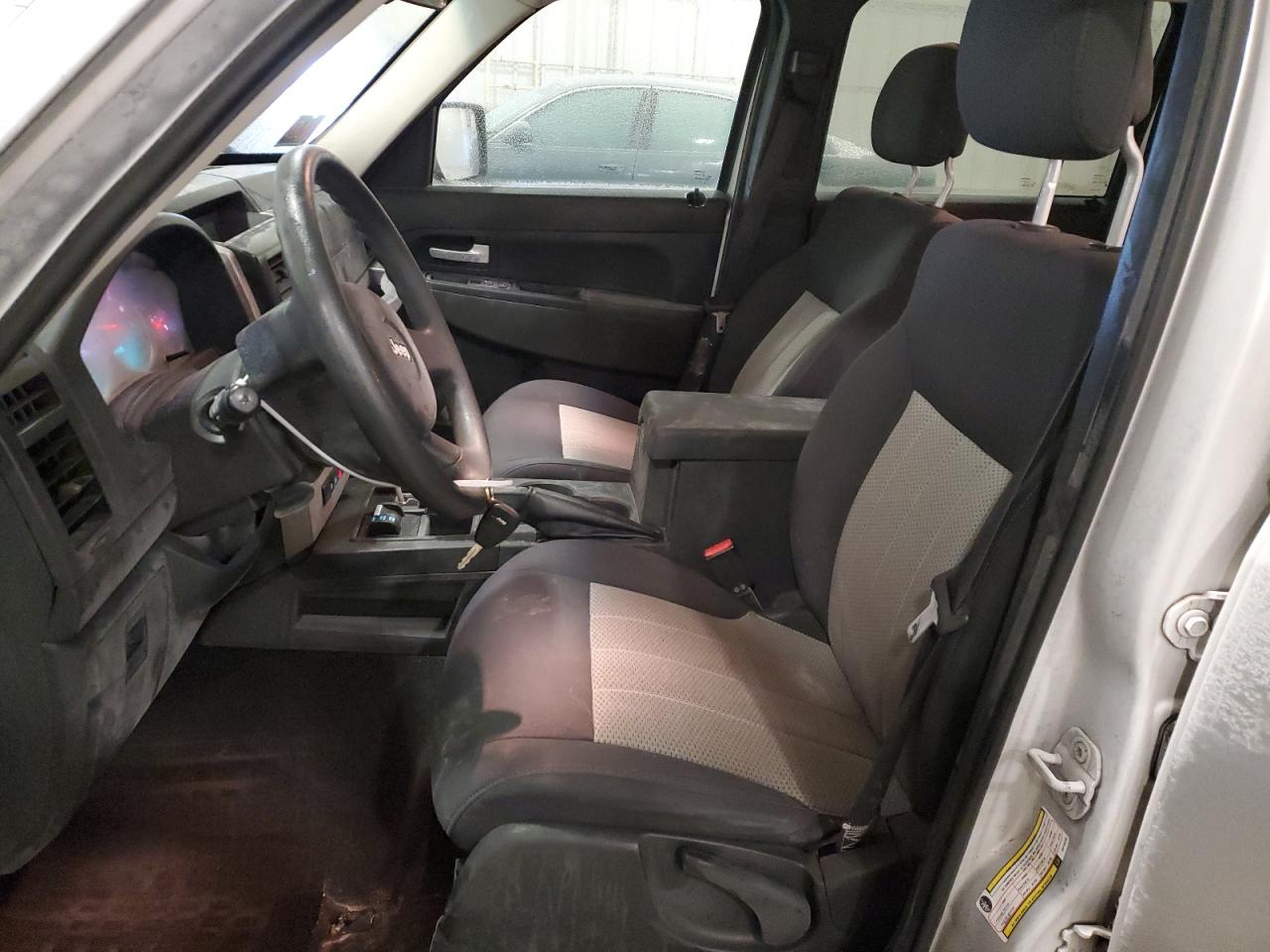 2010 Jeep Liberty (North America) - Image 7