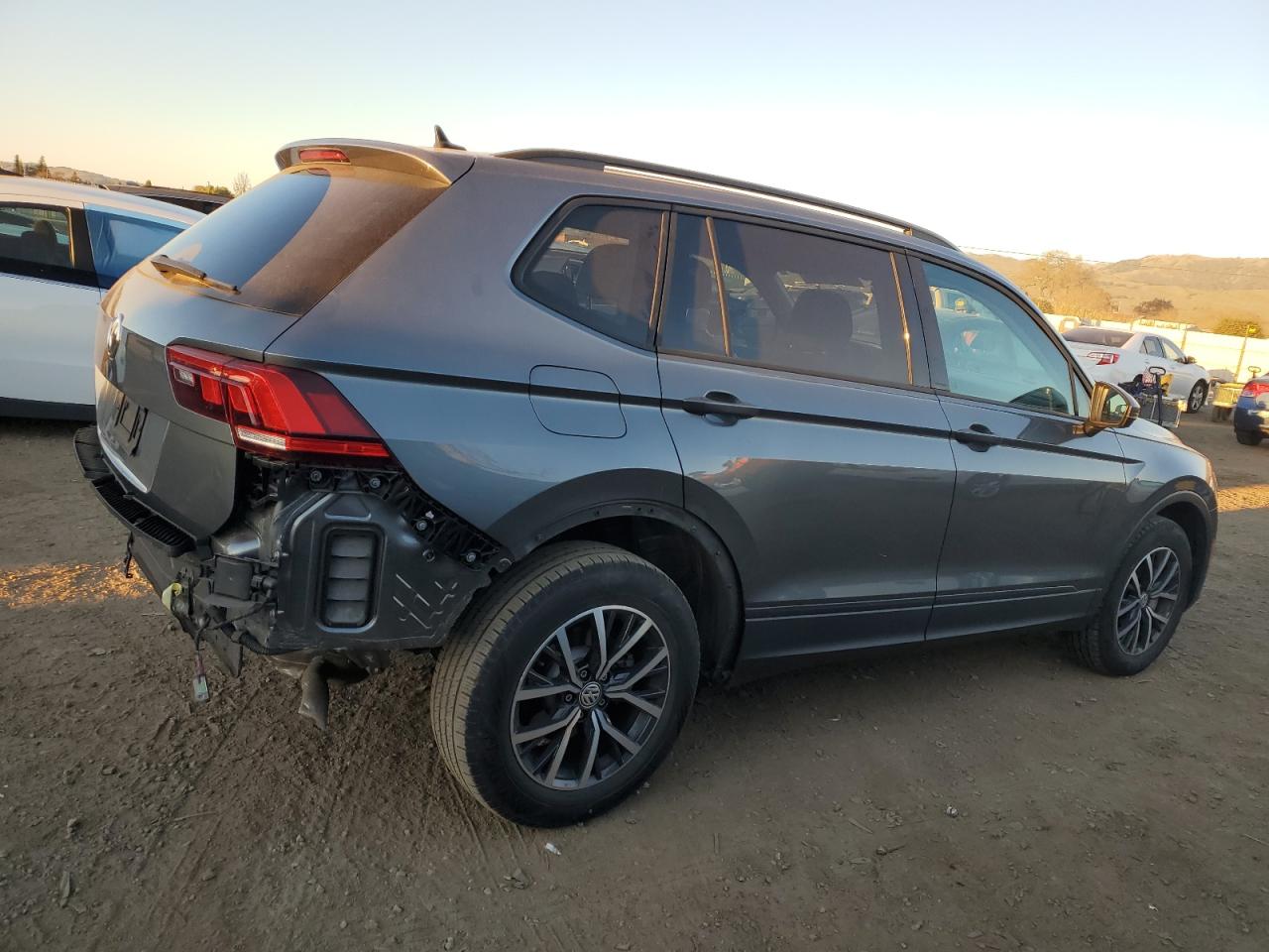2021 Volkswagen Tiguan - Image 3