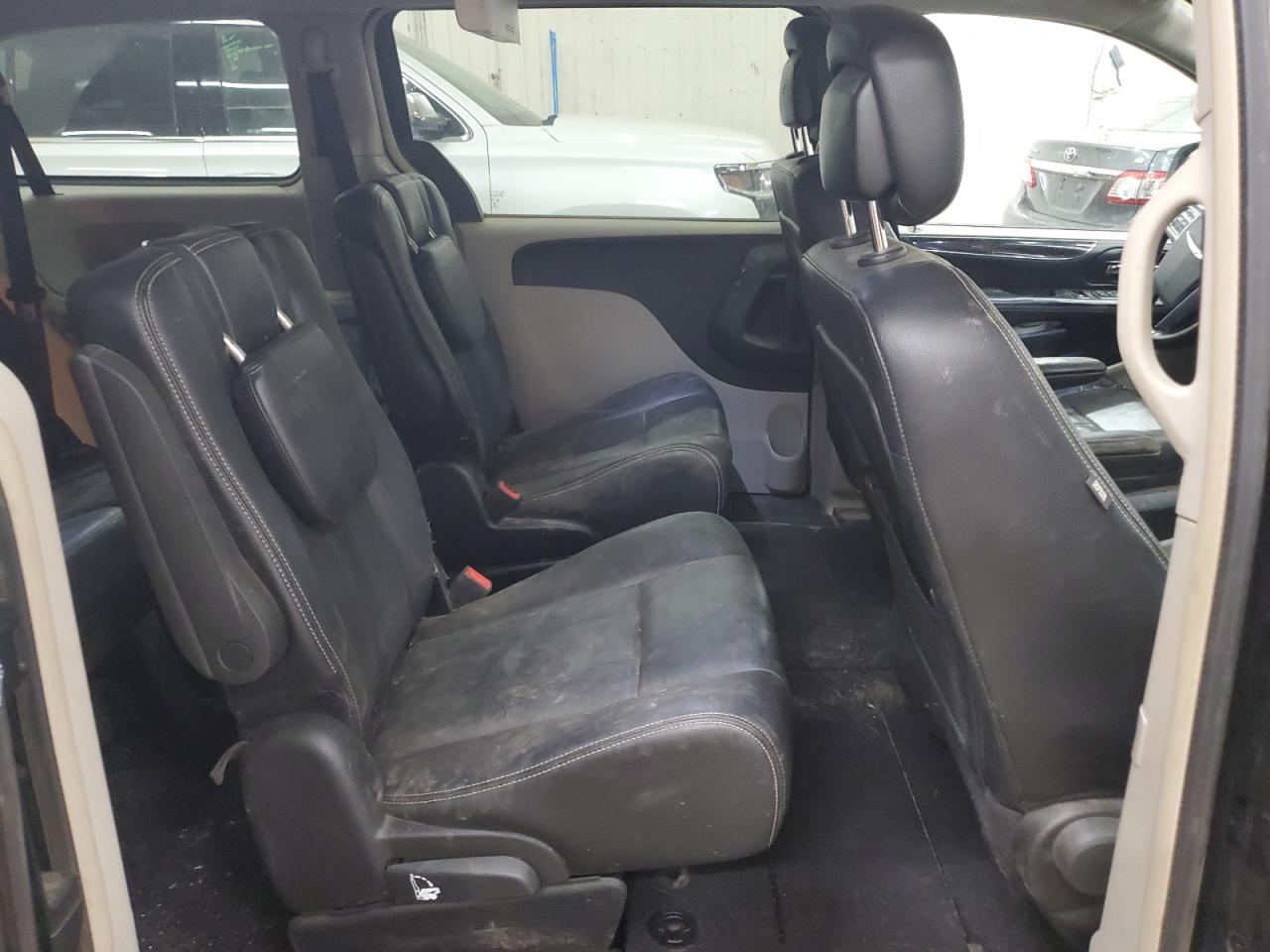 2013 Chrysler Town & Country - Image 11