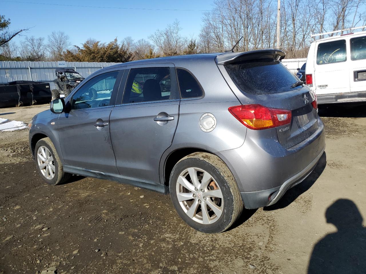 2013 Mitsubishi Outlander - Image 2