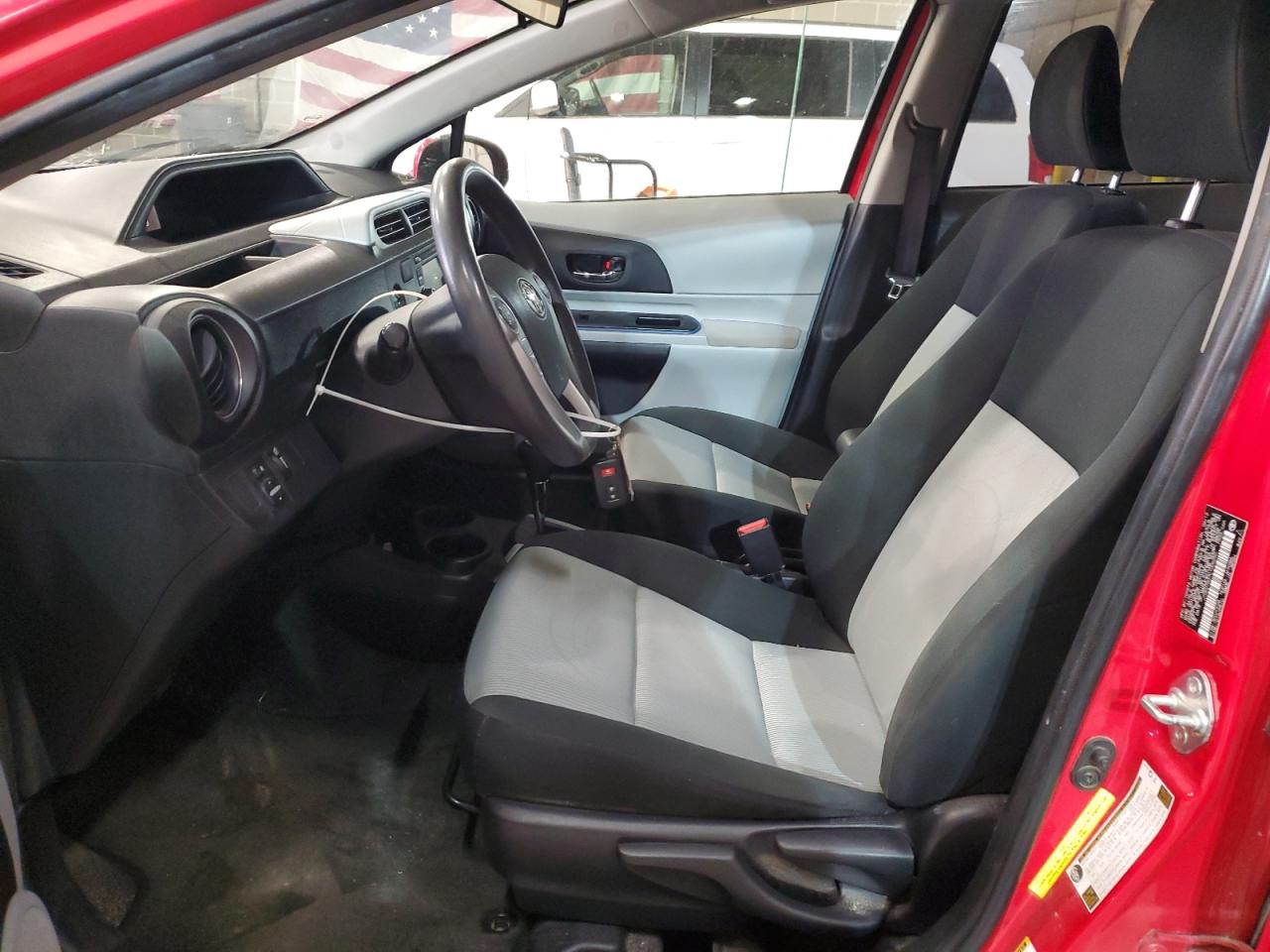 2012 Toyota Prius - Image 7