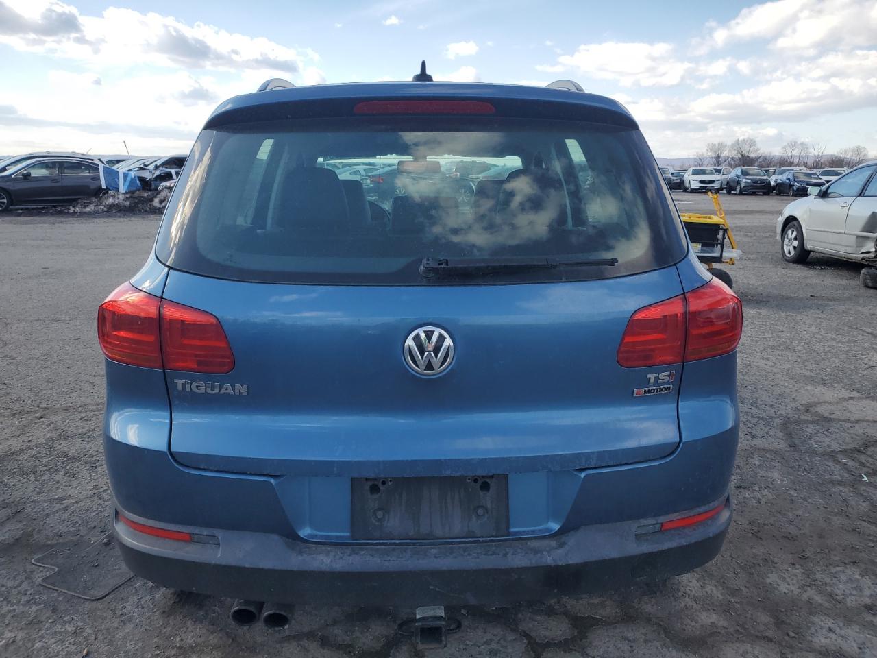 2017 Volkswagen Tiguan - Image 6