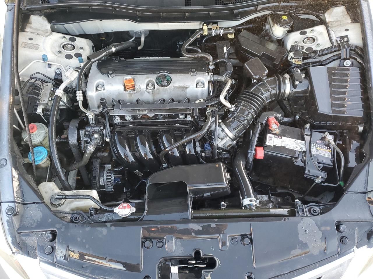 2009 Honda Accord - Image 11