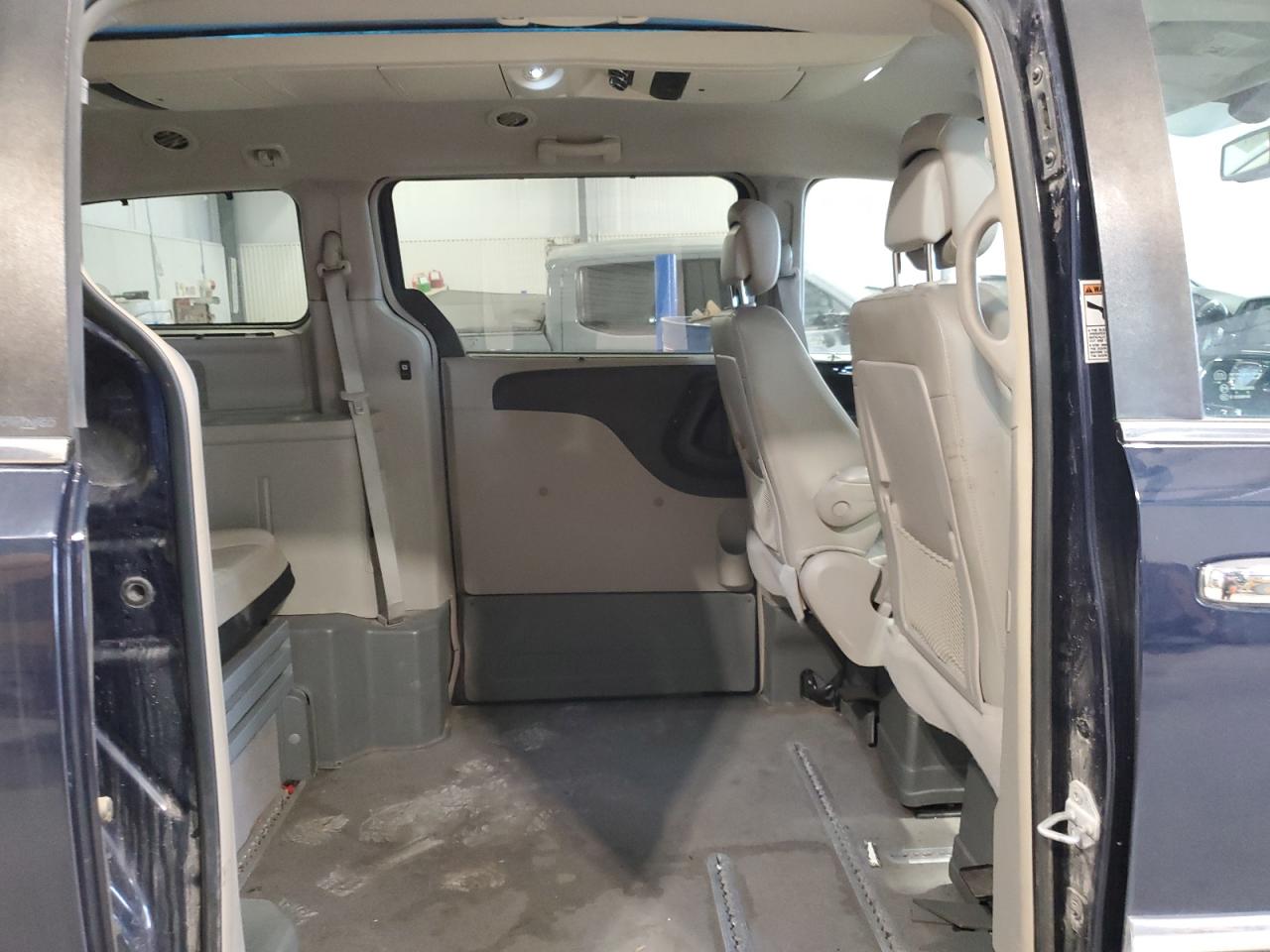 2013 Chrysler Town & Country - Image 11