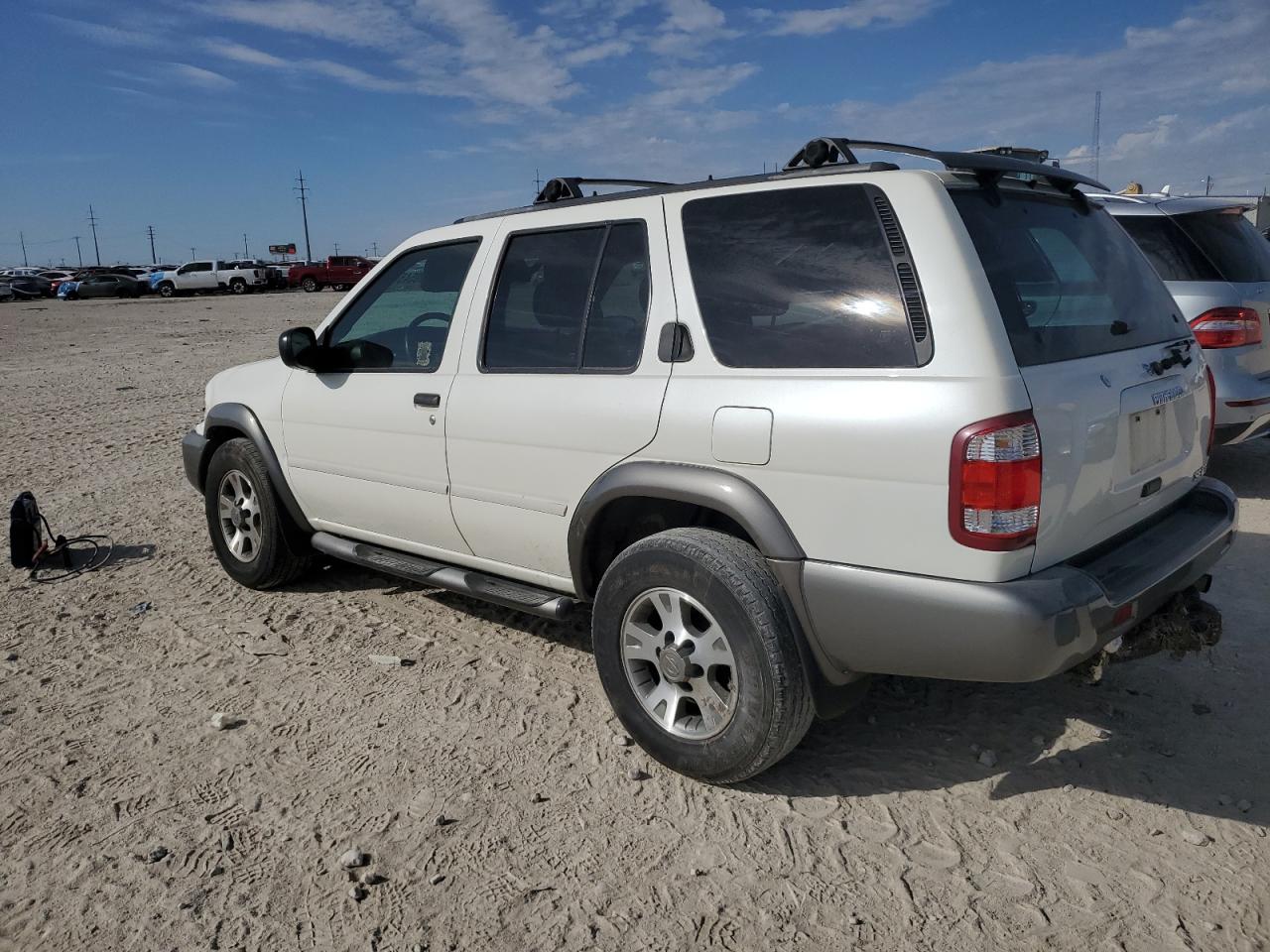 2001 Nissan Pathfinder - Image 2
