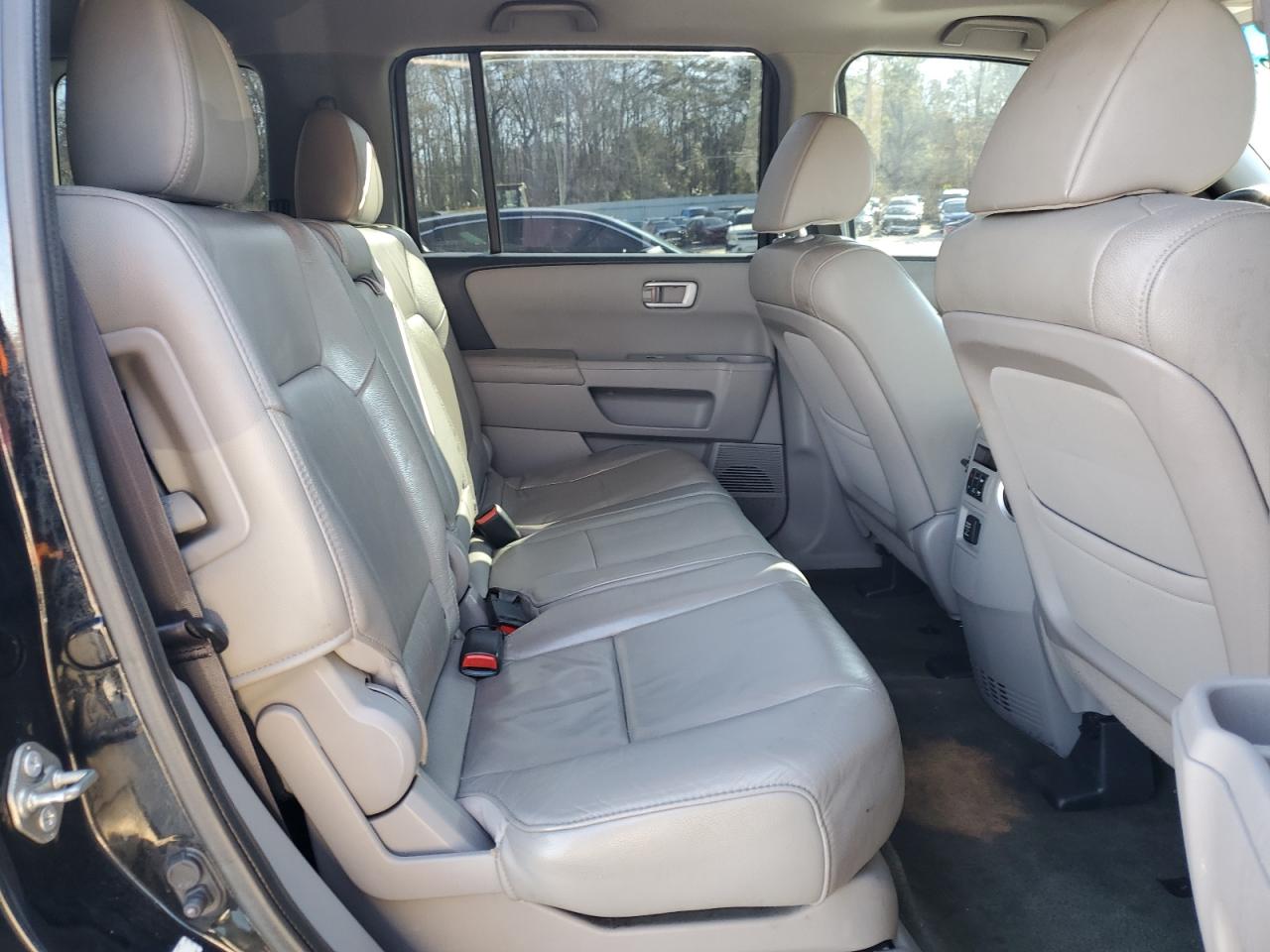 2015 Honda Pilot - Image 11