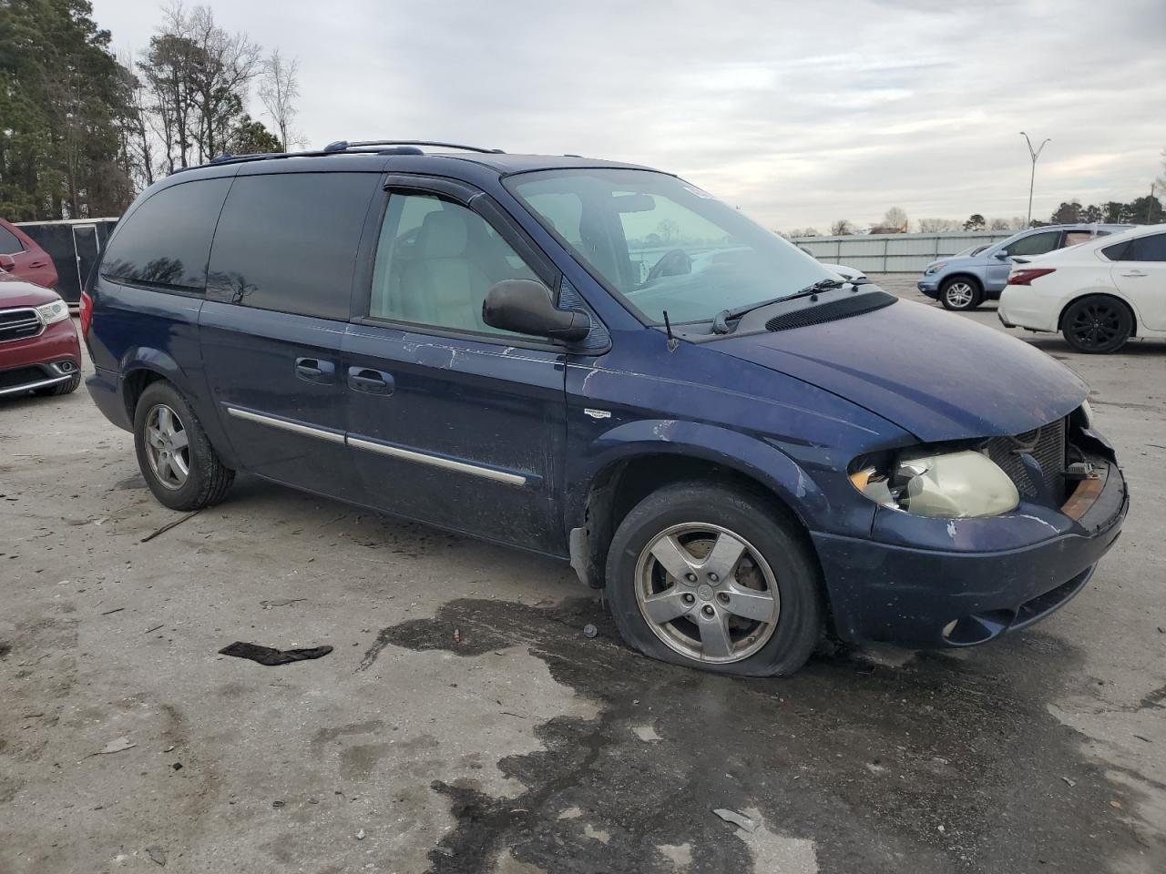 2004 Dodge Caravan - Image 4