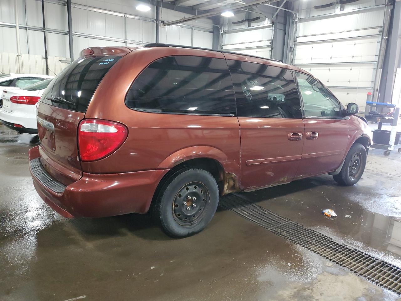 2007 Chrysler Town & Country - Image 3