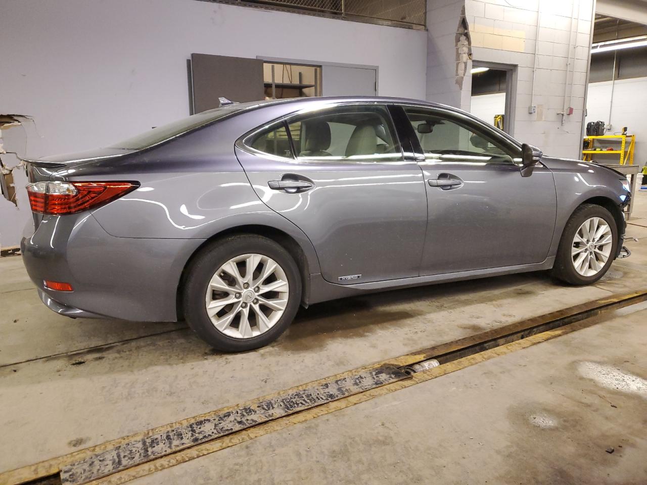 2013 Lexus ES - Image 3