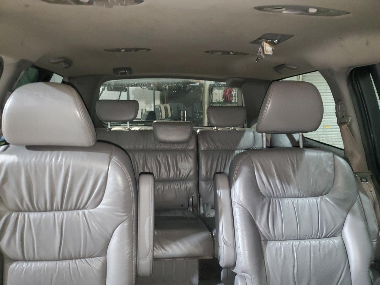 2010 Honda Odyssey - Image 10