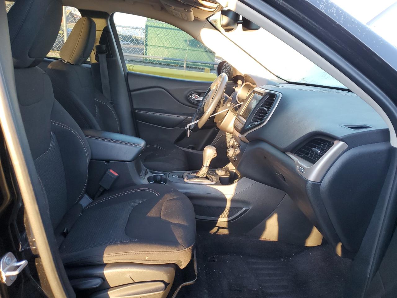 2017 Jeep Grand Cherokee - Image 7