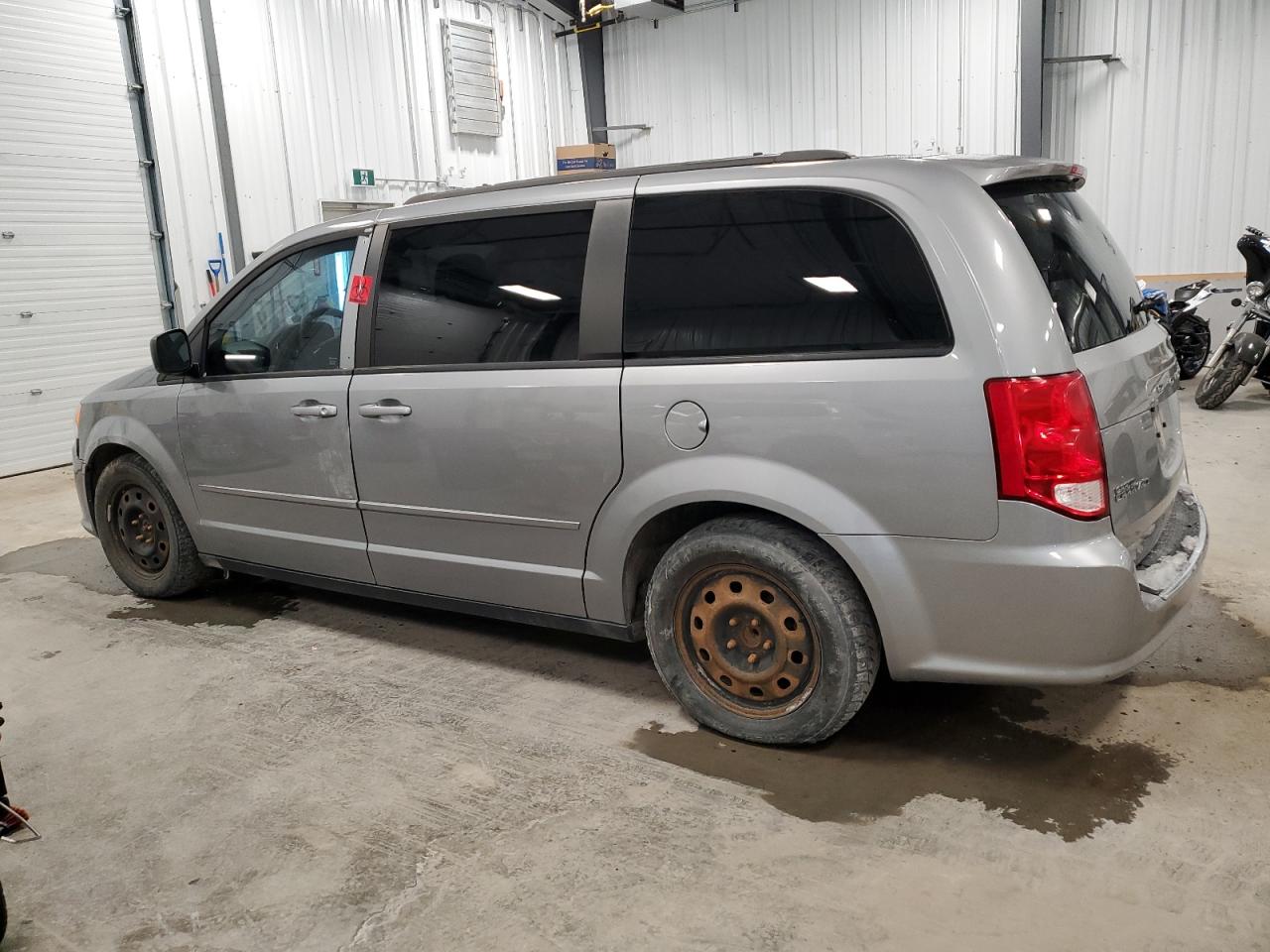 2015 Dodge Caravan - Image 2