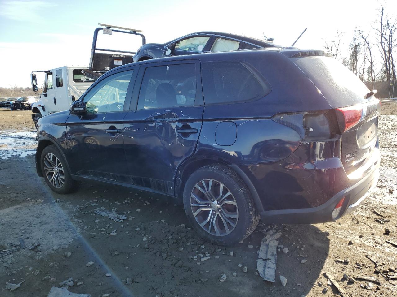 2016 Mitsubishi Outlander - Image 2