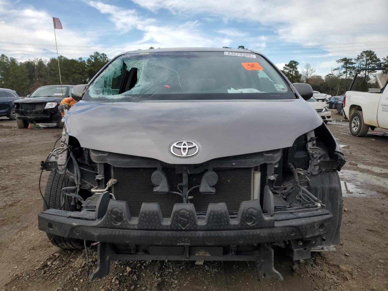 2016 Toyota Sienna - Image 5