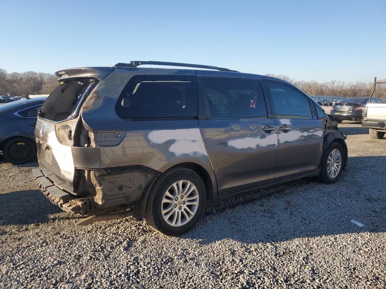 2013 Toyota Sienna - Image 3