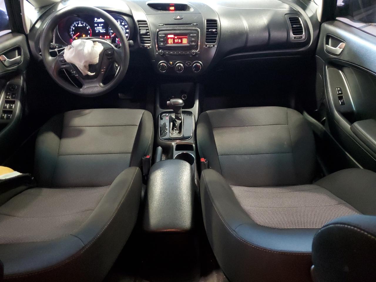 2017 Kia Forte - Image 8