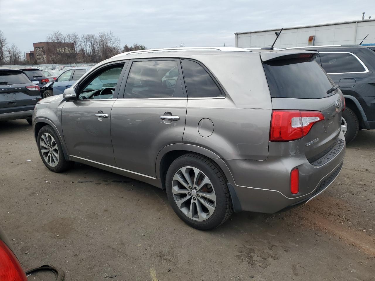 VIN 5XYKW4A70FG560775 2015 KIA SORENTO no.2