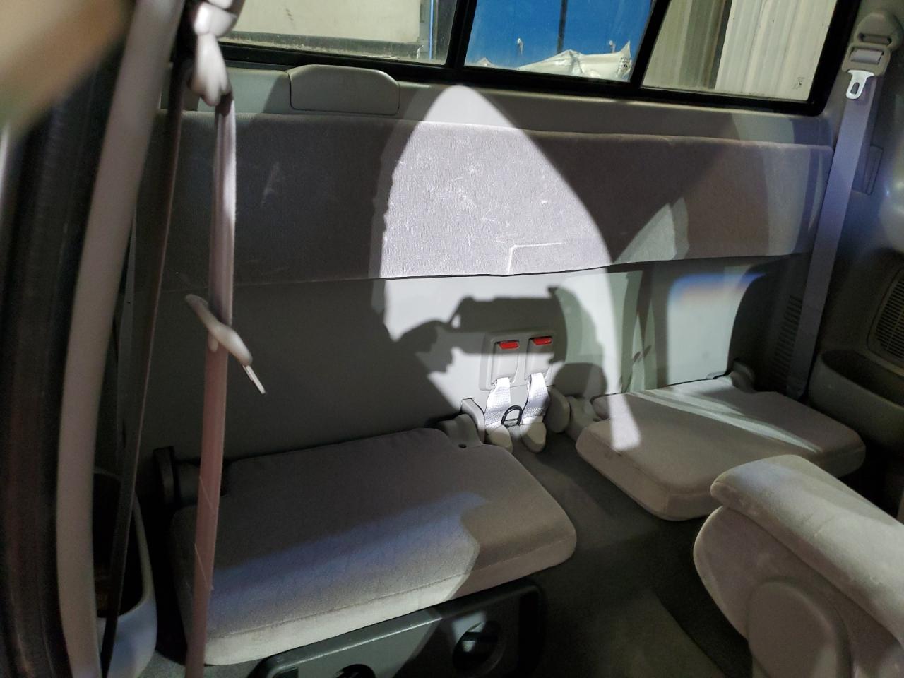 2004 Toyota Tacoma - Image 10