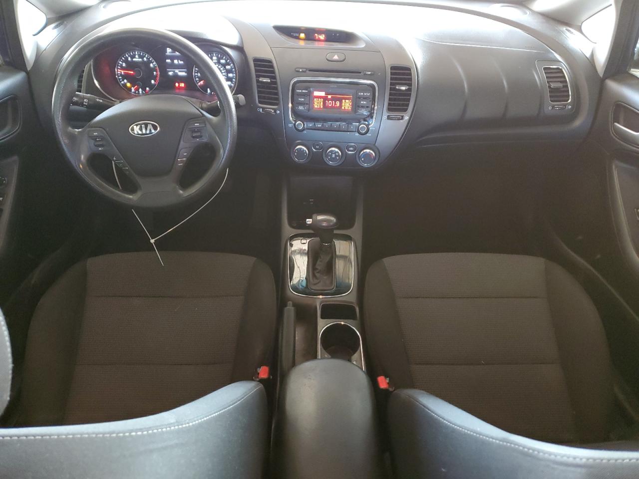 2017 Kia Forte - Image 8
