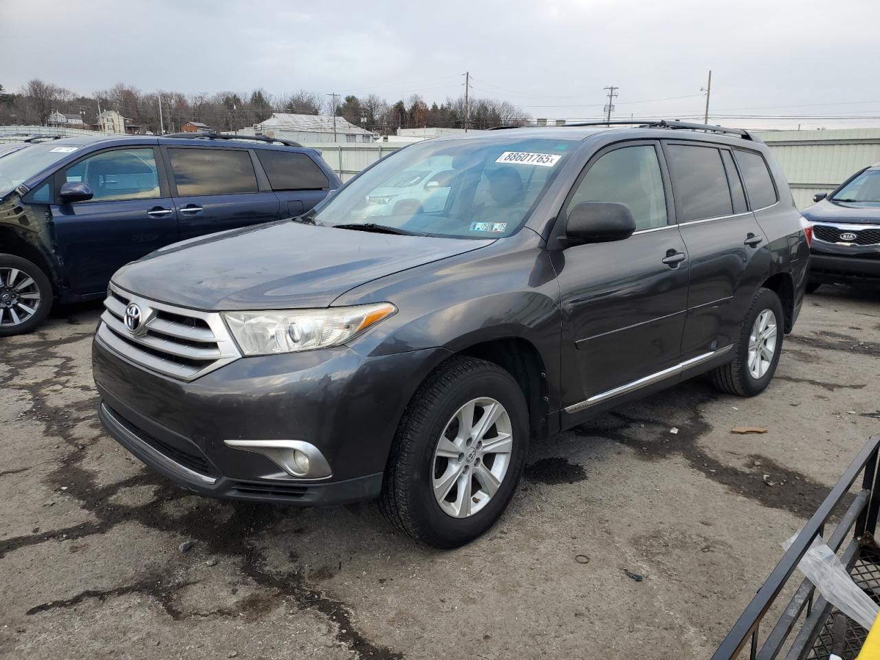 VIN 5TDBK3EH5DS241235 2013 TOYOTA HIGHLANDER no.1