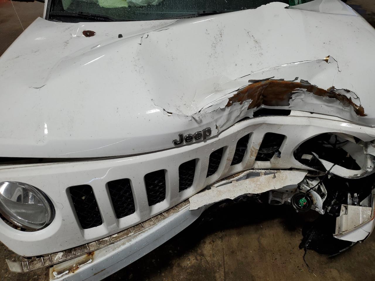 2016 Jeep Liberty (Patriot) - Image 12