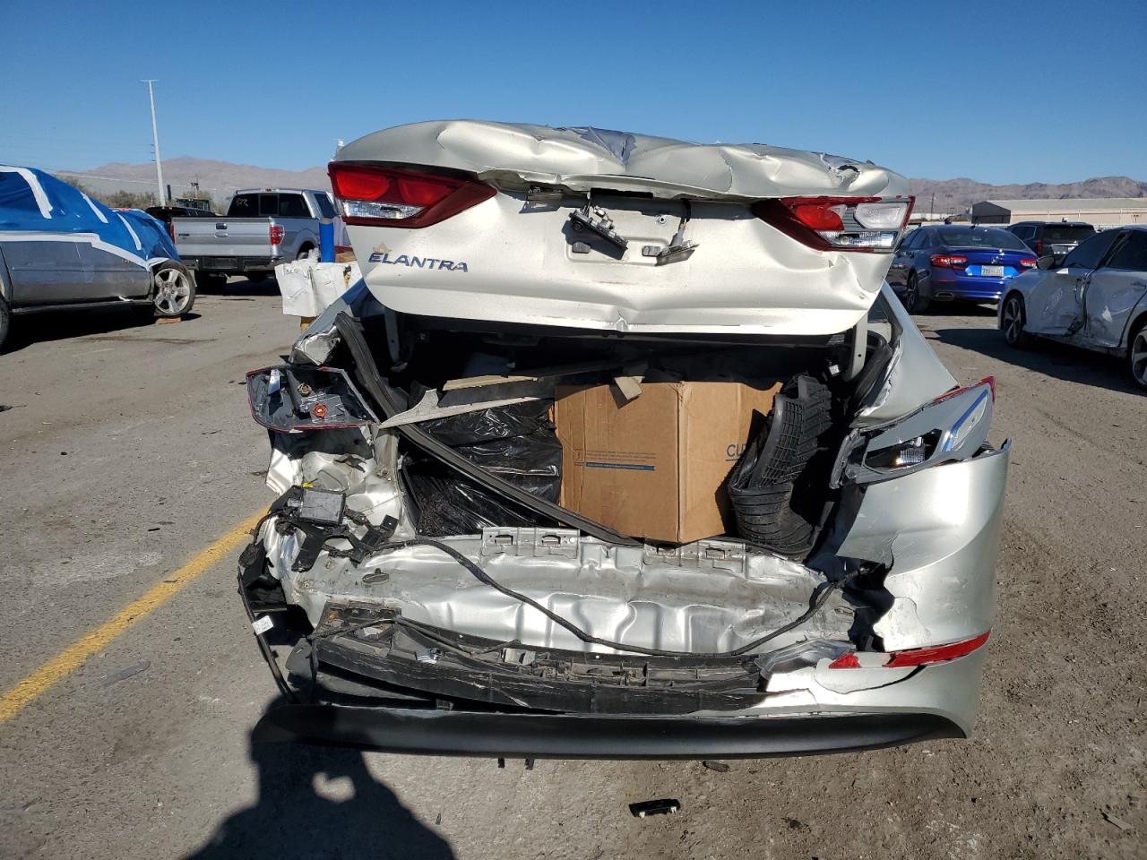 2017 Hyundai Elantra - Image 6